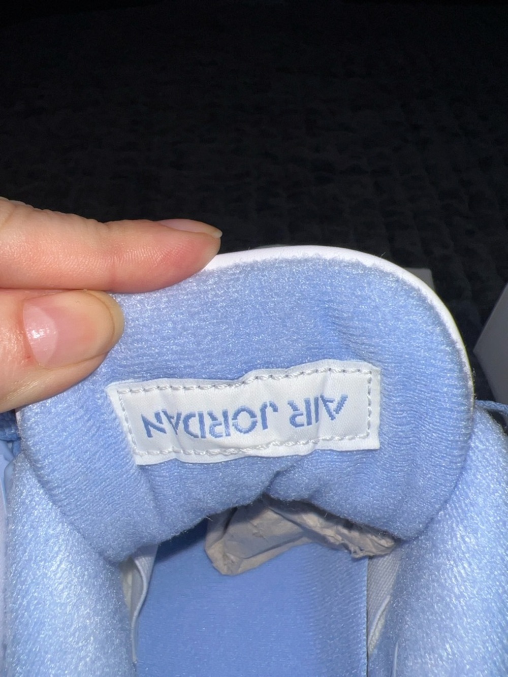 Limited Edition Women’s Air Jordan 4 Retro “Forget Me Not” - Picture 5 of 9